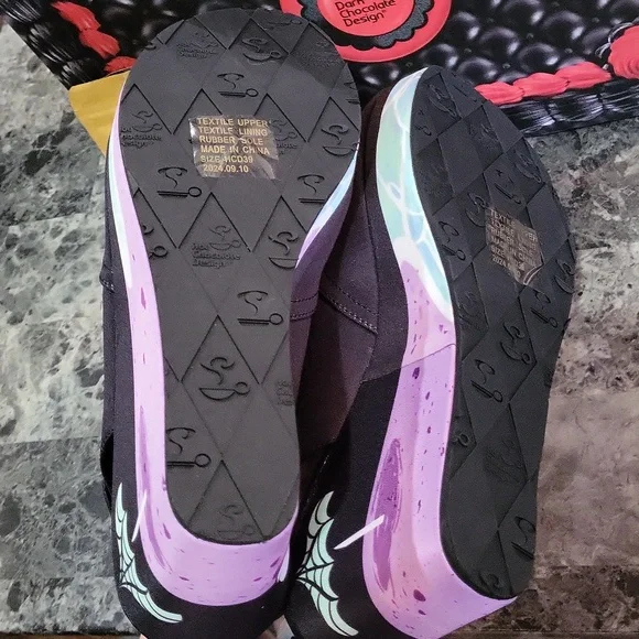 Dark Chocolate Design Beach Ghouls Sandal - Picture 14 of 16